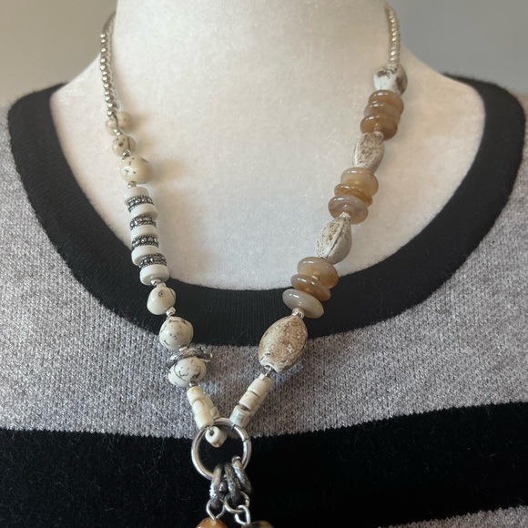 Stylish Necklaxe with Natural Features!! - Picture 2 of 9